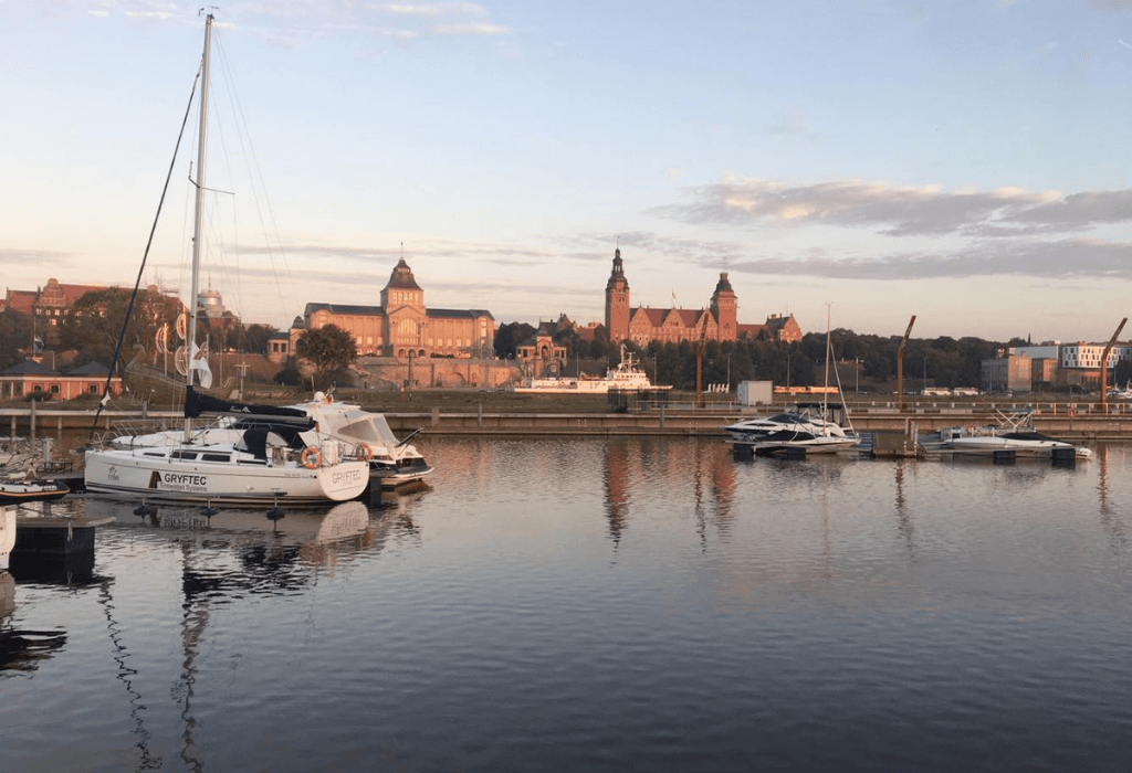 Yachthafen Stettin mit Blick auf die Hakenterasse