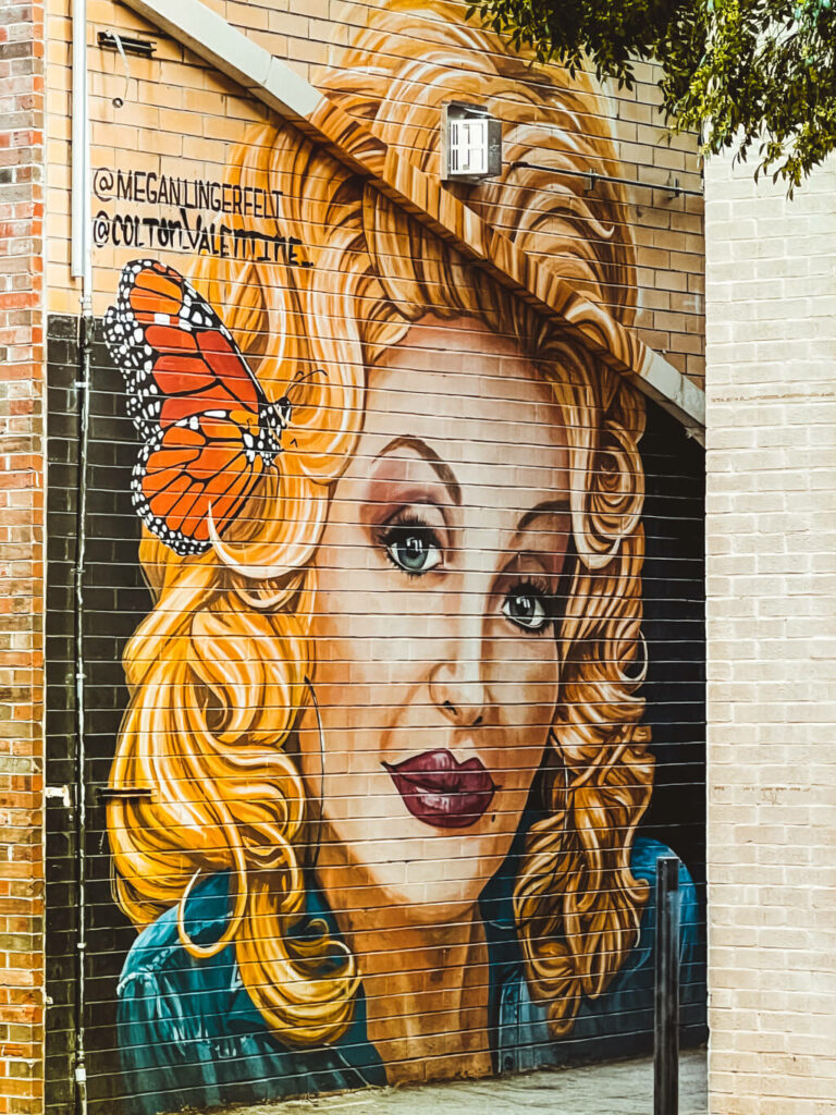 dolly parton mural in knoxville tennessee