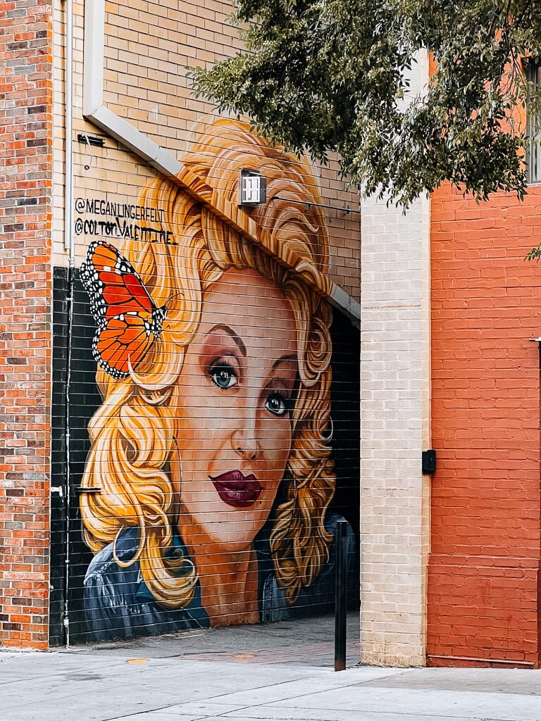 knoxville tennessee dolly parton street art