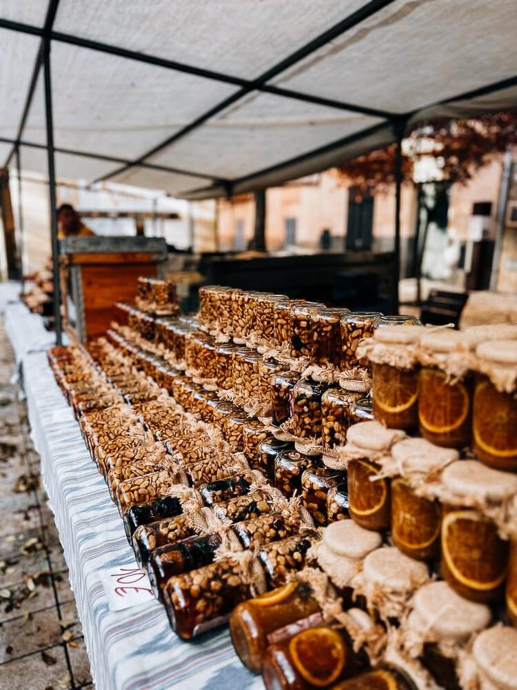 Regionaler Honig auf dem Markt von Manacor