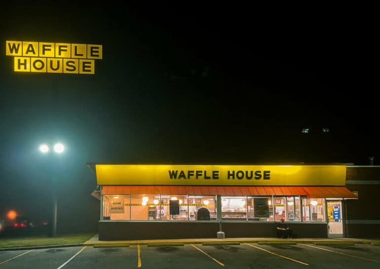 waffle house restaurant usa bei nacht