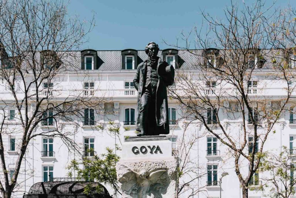 Goya Statue auf dem Weg zum Prado Museum