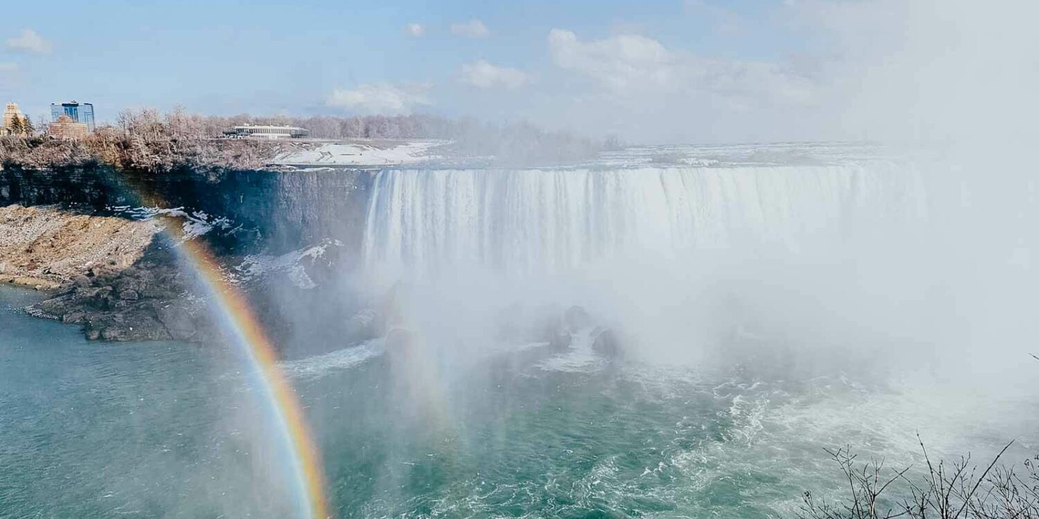 Niagarafälle mit Regenbogen