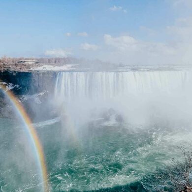 Niagarafälle mit Regenbogen