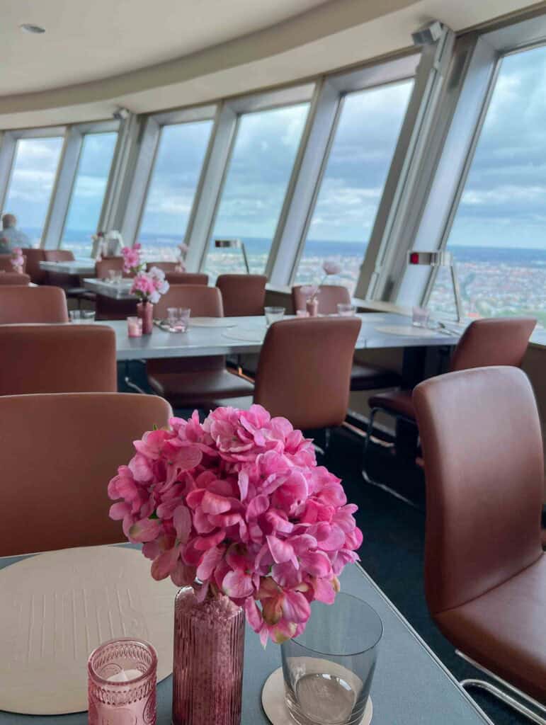 ausblick frühstück tim raue fernsehturm berlin