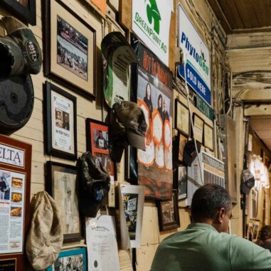 Doe's Eat Place Greenville Mississippi Restaurant Anthony Bourdain