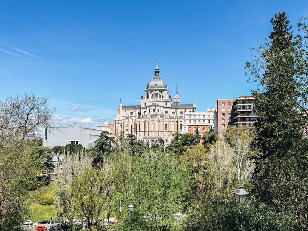 madrid aussichtspunkt auf kathedrale